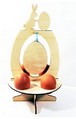 Podstawka pod 4 jajka, do ozdabiania , z wycięciem do zawieszania ozdobnego jajka: Królik z jajkiem Kod : SKL-Z413 Podstawka pod 4 jajka, do ozdabiania , z wycięciem do zawieszania ozdobnego jajka: Królik z jajkiem Kod : SKL-Z413